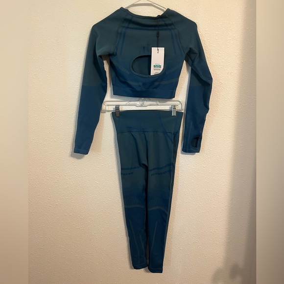 Gymshark Workout Set - Picture 2 of 3